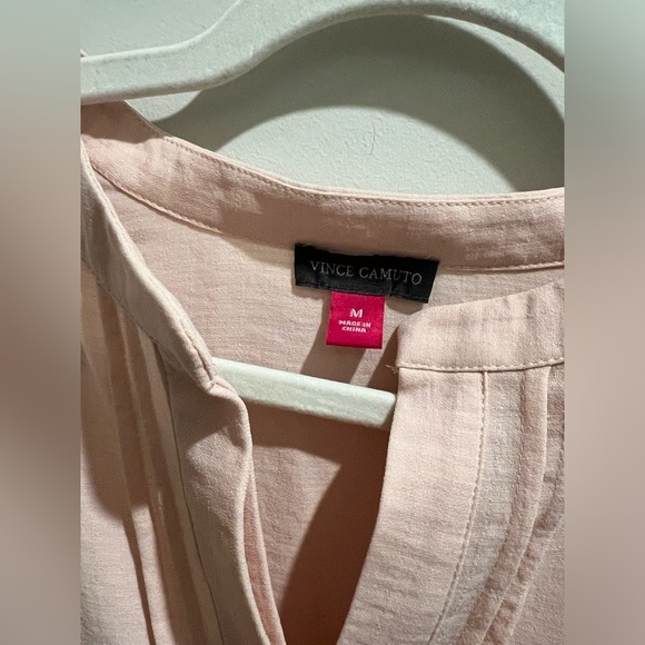 NWT Vince Camuto Women’s Split Neck Ruffle Sleeve Blouse - Picture 10 of 11